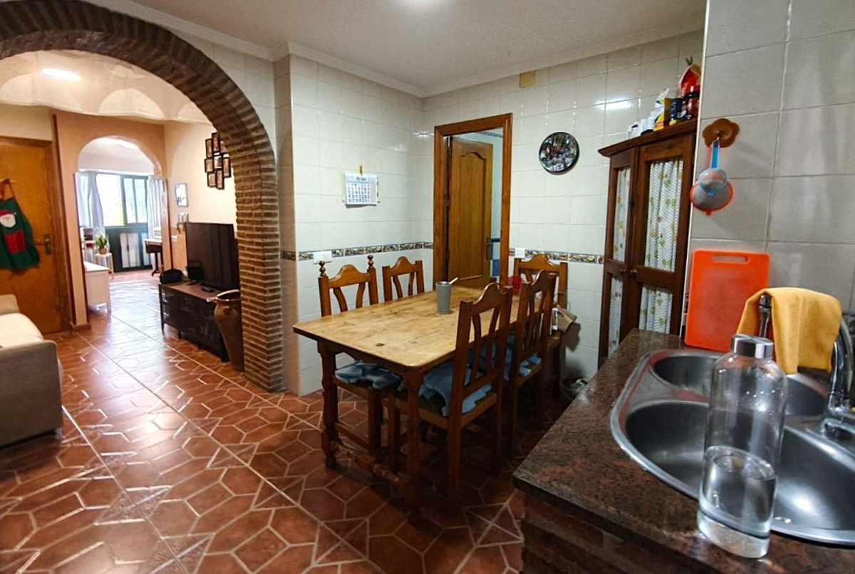 3 Bed Apartment for sale in Estepona Costa Del Sol, Málaga, Spain