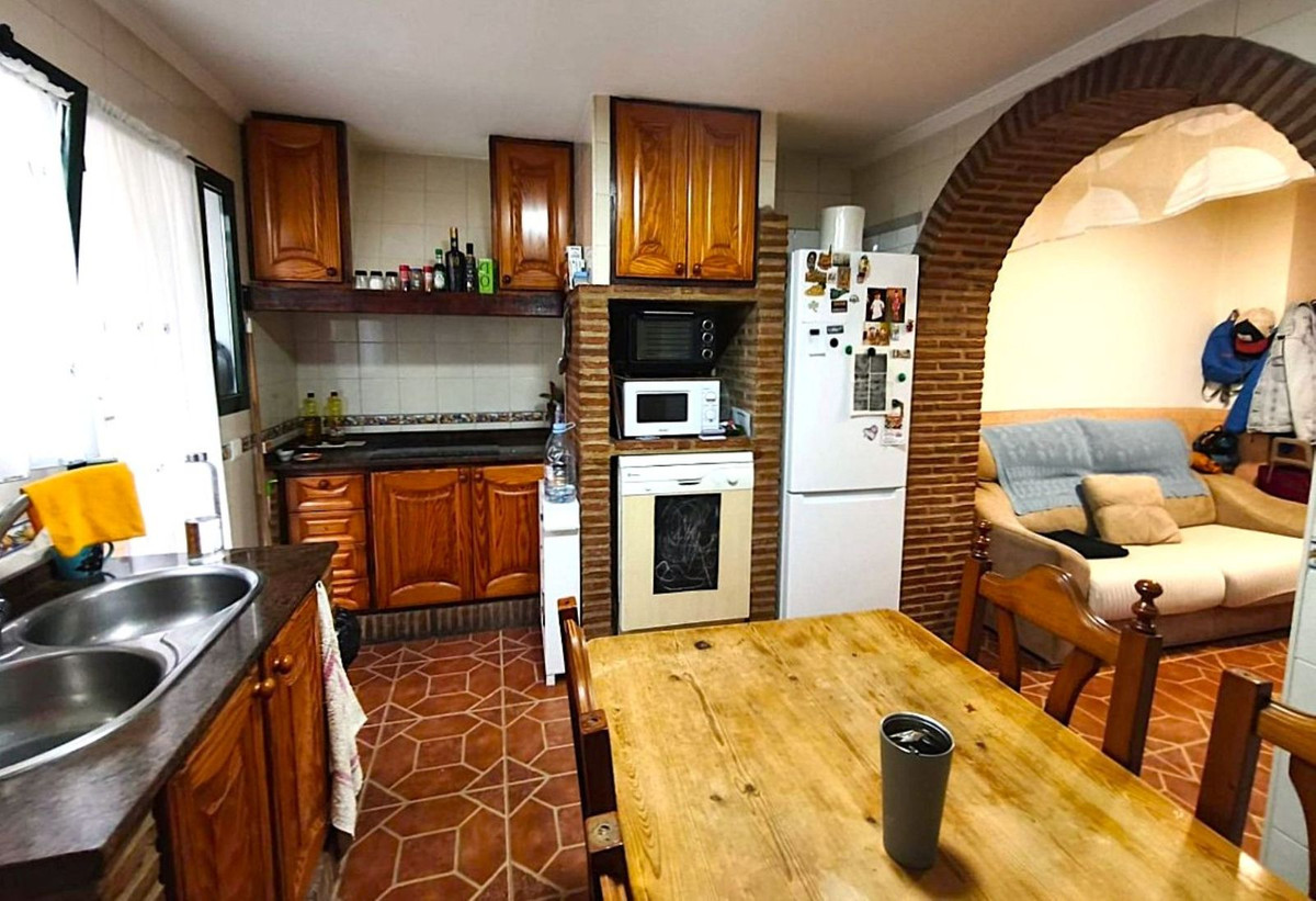 3 Bed Apartment for sale in Estepona Costa Del Sol, Málaga, Spain