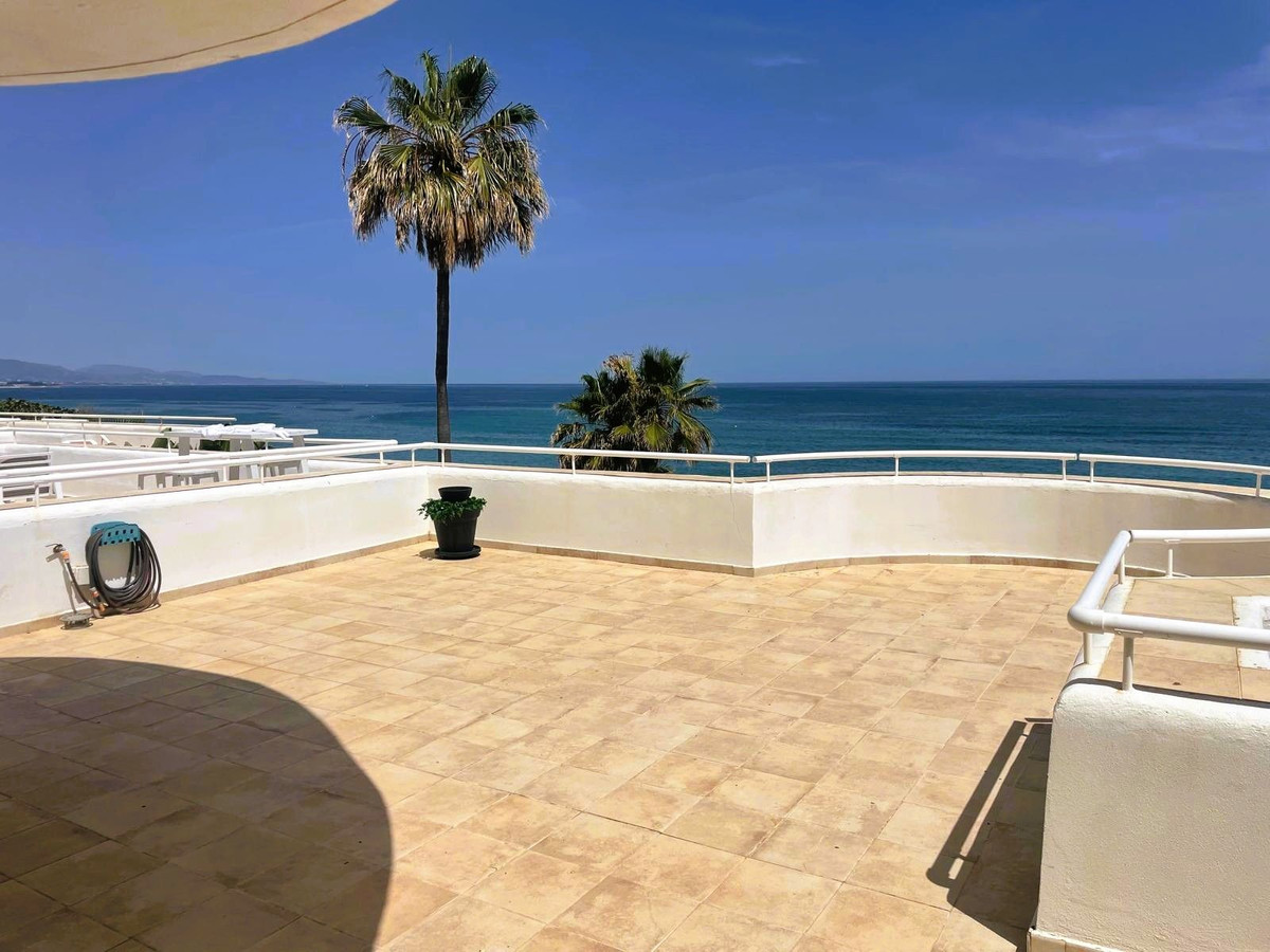 2 Bed Apartment for sale in Estepona Costa Del Sol, Málaga, Spain