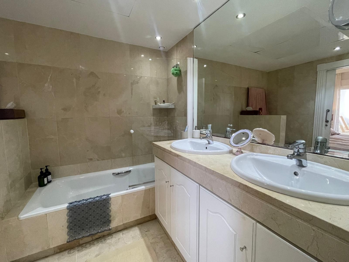 2 Bed Apartment for sale in Estepona Costa Del Sol, Málaga, Spain