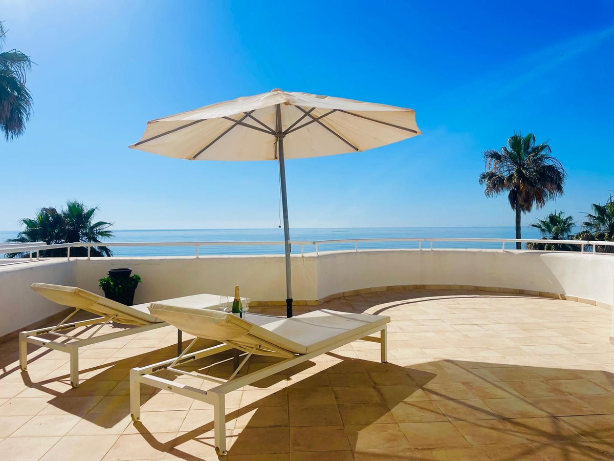2 Bed Apartment for sale in Estepona Costa Del Sol, Málaga, Spain