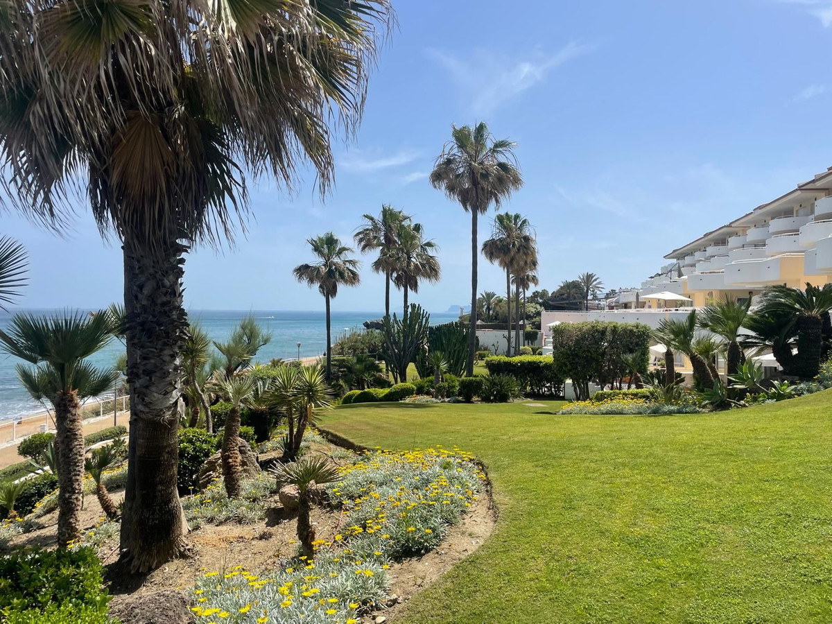 2 Bed Apartment for sale in Estepona Costa Del Sol, Málaga, Spain