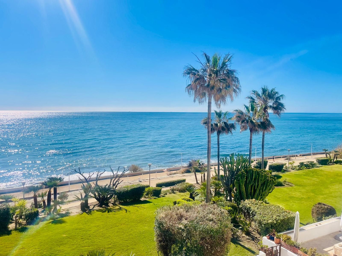 2 Bed Apartment for sale in Estepona Costa Del Sol, Málaga, Spain