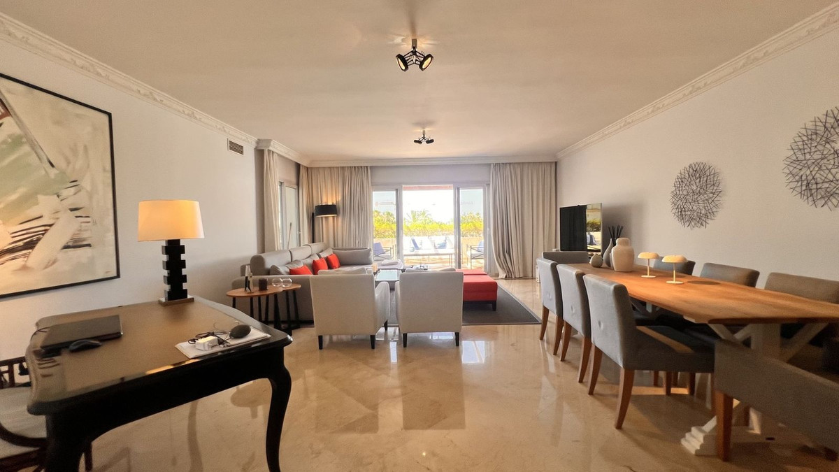 3 Bed Apartment for sale in The Golden Mile Costa Del Sol, Málaga, Spain