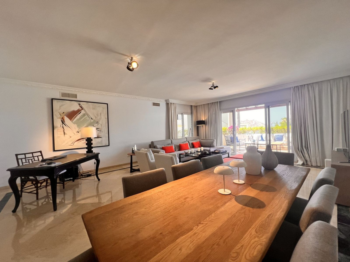 3 Bed Apartment for sale in The Golden Mile Costa Del Sol, Málaga, Spain