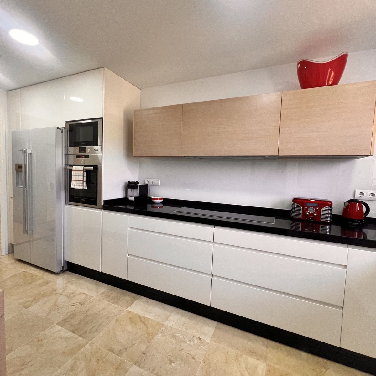 3 Bed Apartment for sale in The Golden Mile Costa Del Sol, Málaga, Spain
