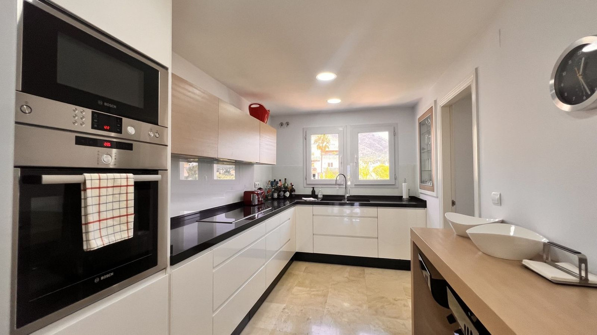 3 Bed Apartment for sale in The Golden Mile Costa Del Sol, Málaga, Spain