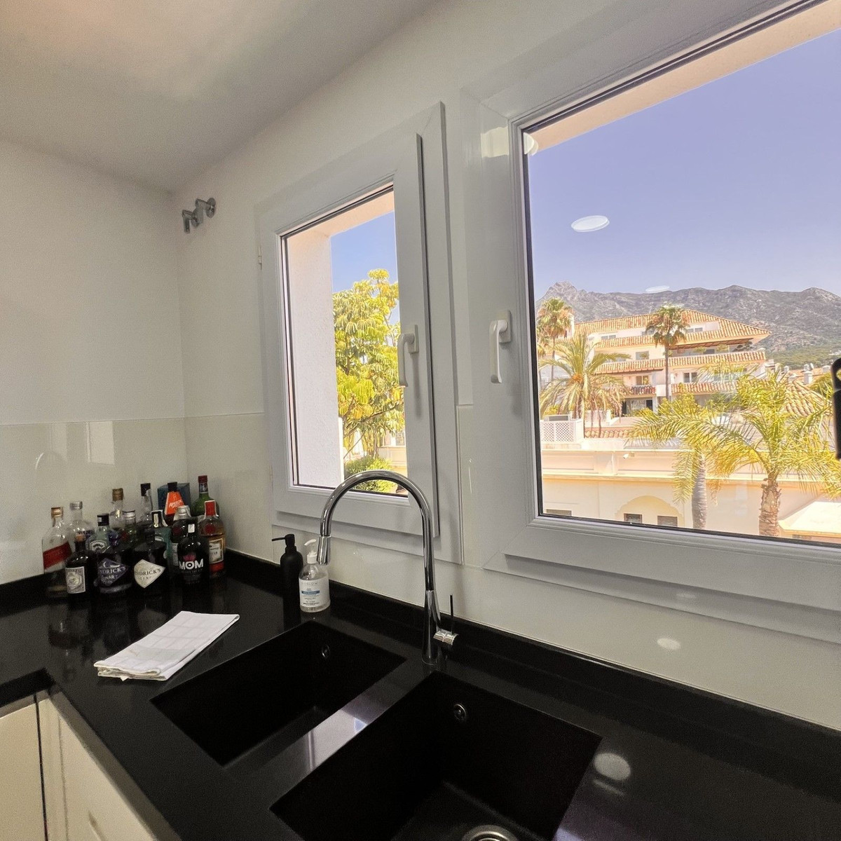 3 Bed Apartment for sale in The Golden Mile Costa Del Sol, Málaga, Spain