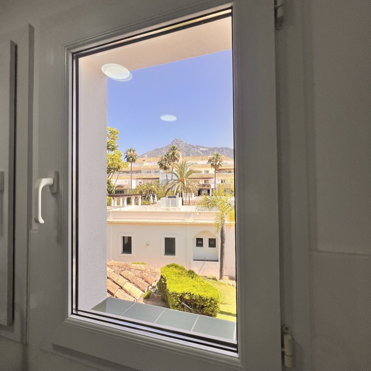 3 Bed Apartment for sale in The Golden Mile Costa Del Sol, Málaga, Spain