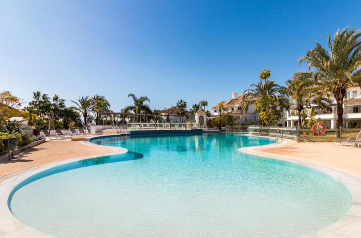 3 Bed Apartment for sale in The Golden Mile Costa Del Sol, Málaga, Spain