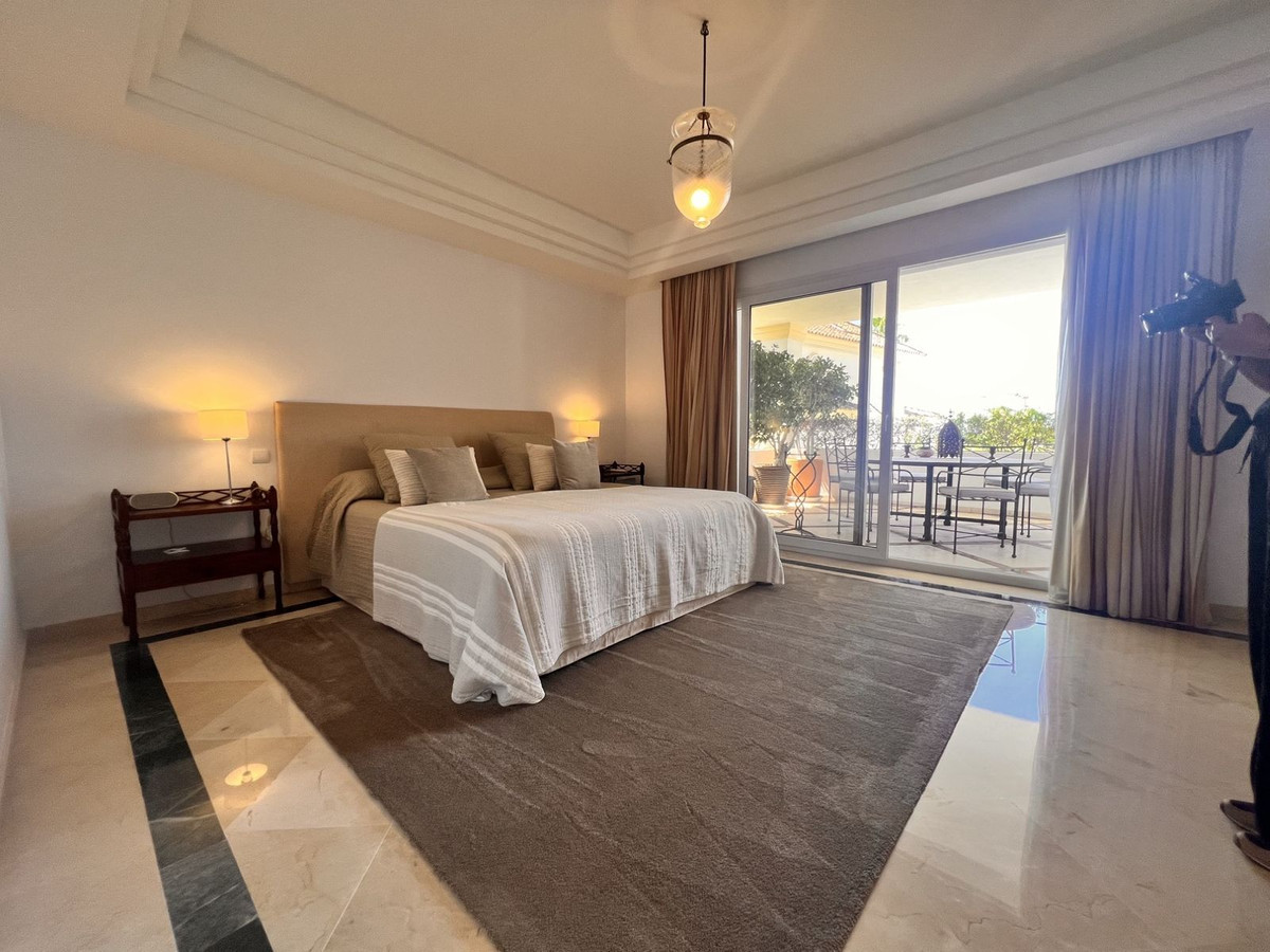 3 Bed Apartment for sale in The Golden Mile Costa Del Sol, Málaga, Spain