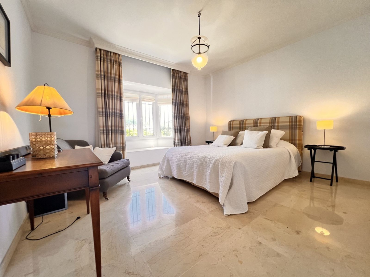 3 Bed Apartment for sale in The Golden Mile Costa Del Sol, Málaga, Spain