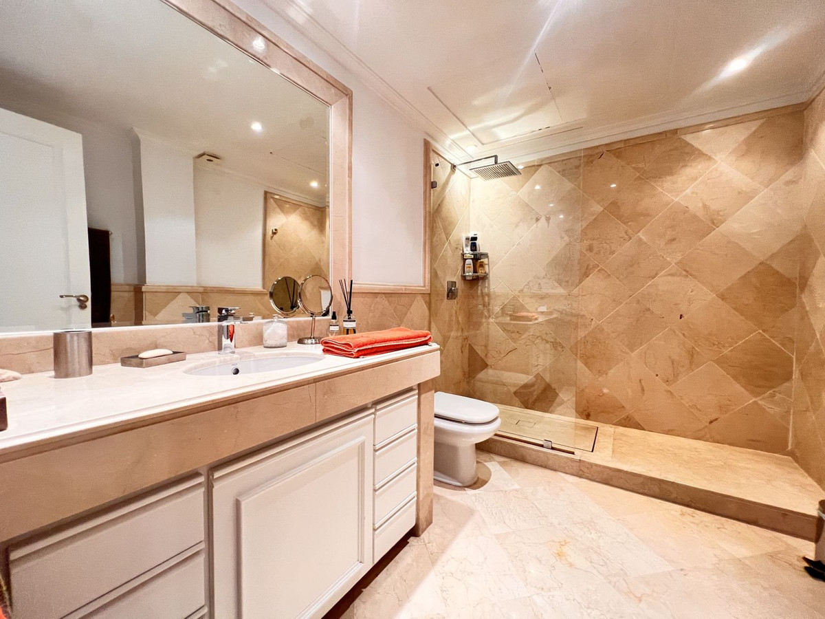 3 Bed Apartment for sale in The Golden Mile Costa Del Sol, Málaga, Spain