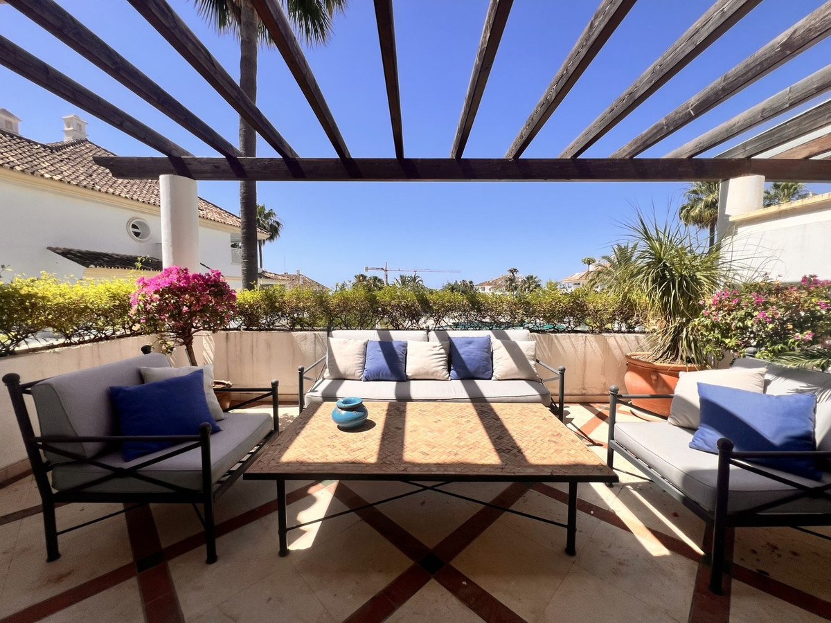 3 Bed Apartment for sale in The Golden Mile Costa Del Sol, Málaga, Spain