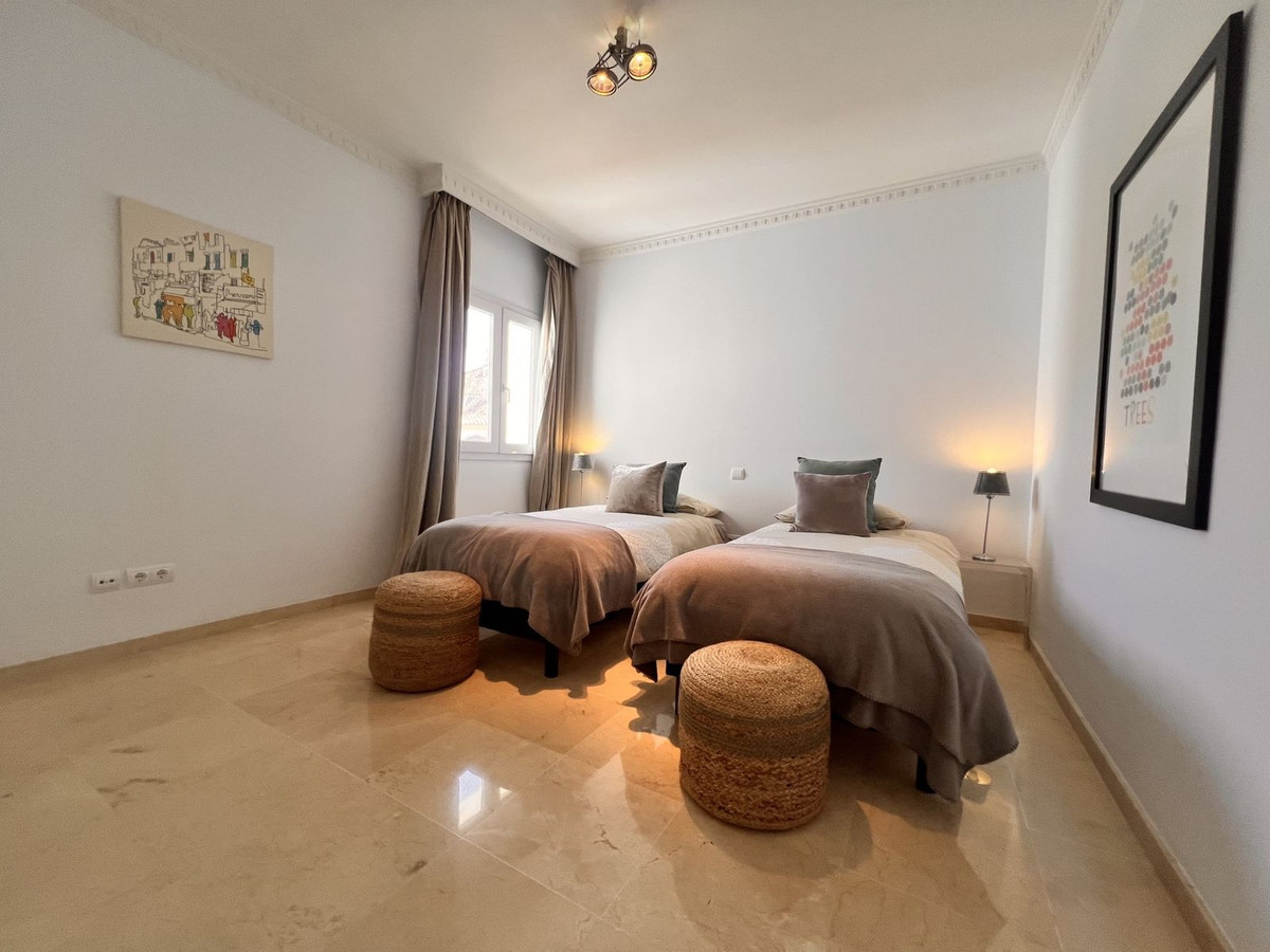 3 Bed Apartment for sale in The Golden Mile Costa Del Sol, Málaga, Spain