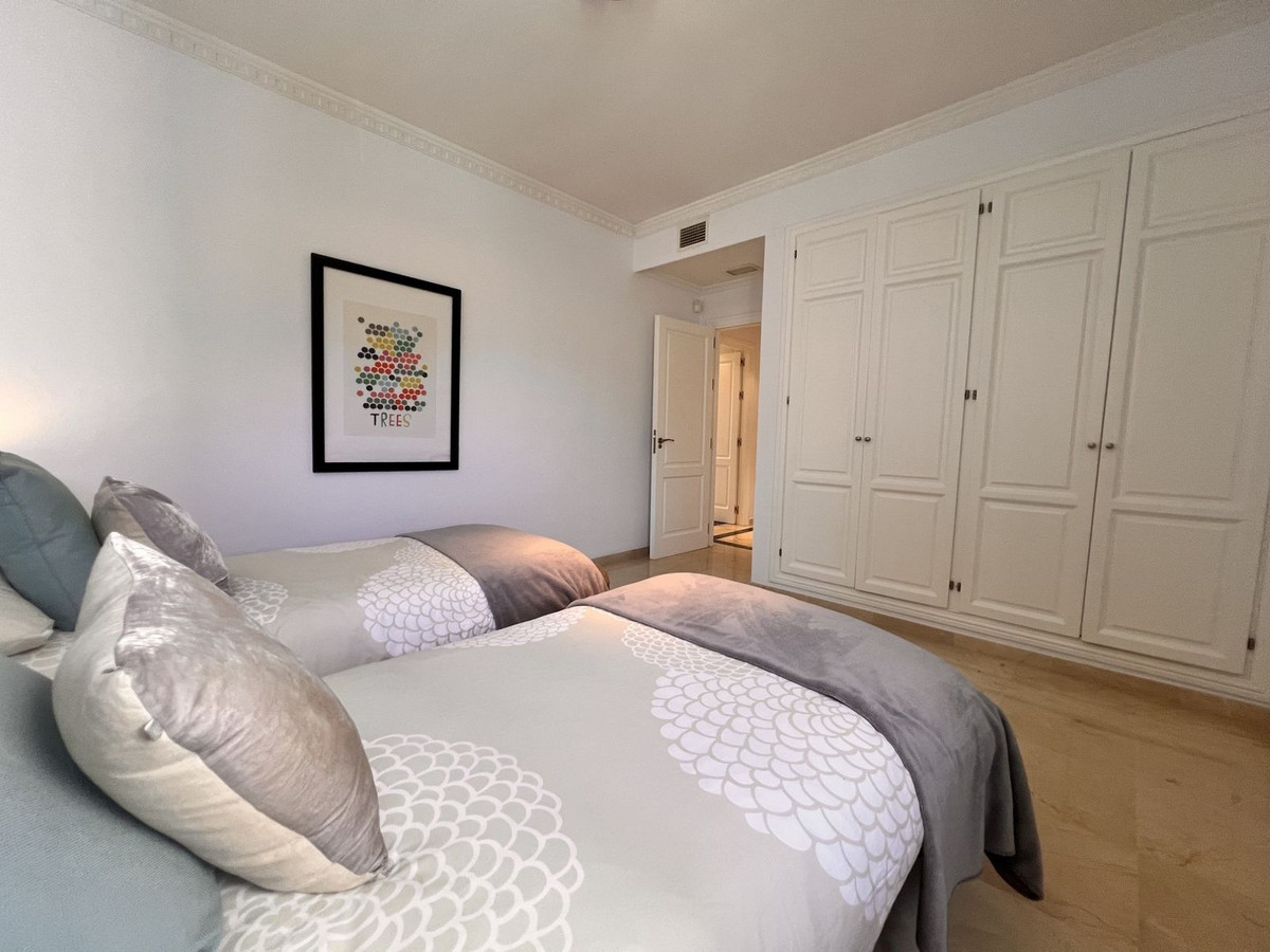 3 Bed Apartment for sale in The Golden Mile Costa Del Sol, Málaga, Spain