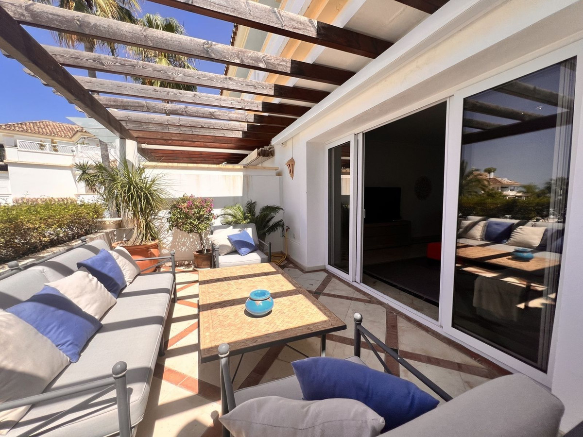 3 Bed Apartment for sale in The Golden Mile Costa Del Sol, Málaga, Spain
