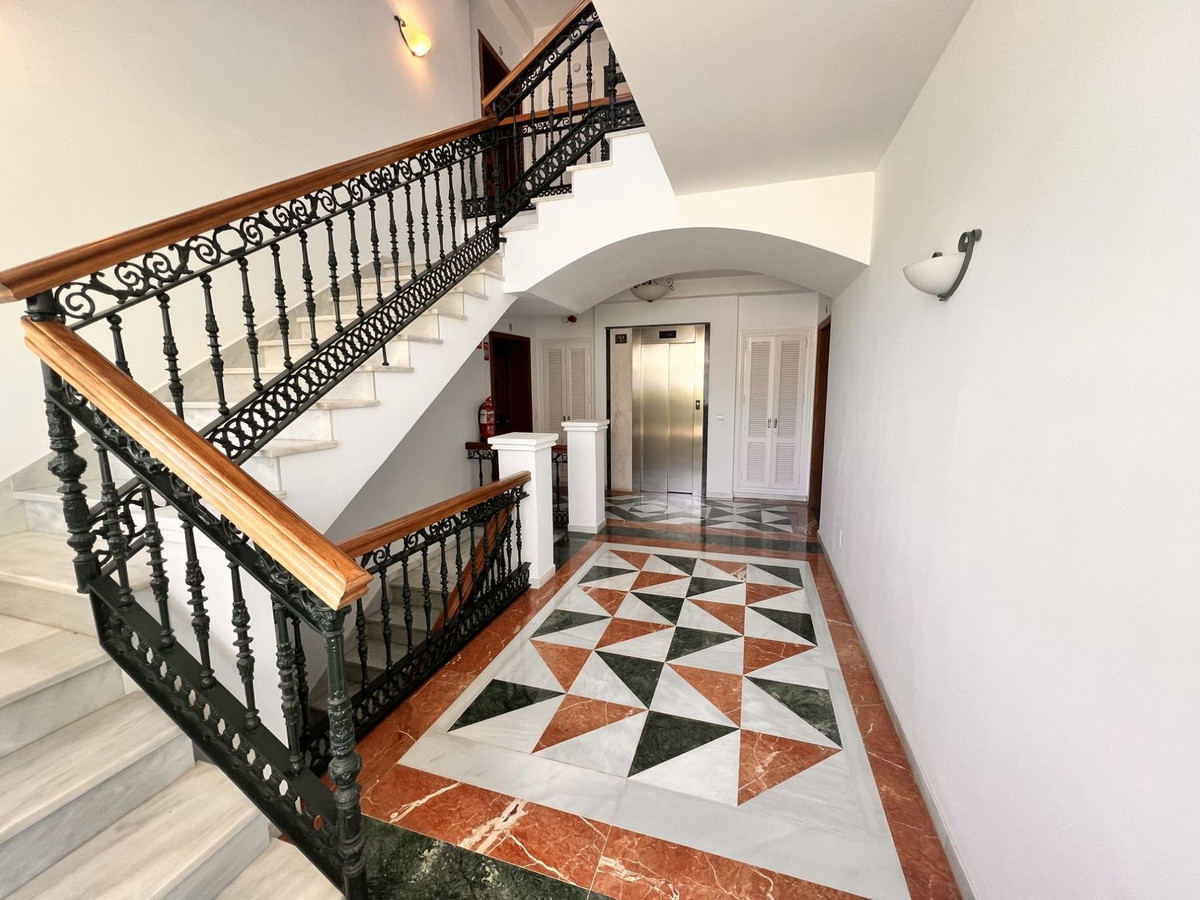 3 Bed Apartment for sale in The Golden Mile Costa Del Sol, Málaga, Spain