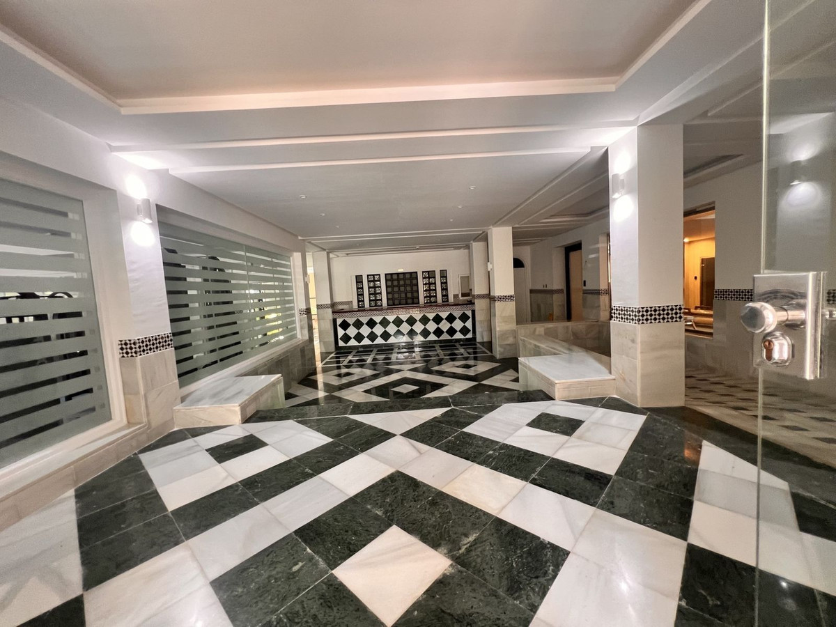 3 Bed Apartment for sale in The Golden Mile Costa Del Sol, Málaga, Spain