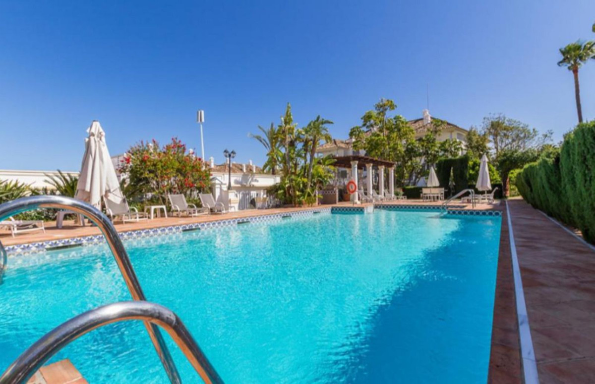 3 Bed Apartment for sale in The Golden Mile Costa Del Sol, Málaga, Spain