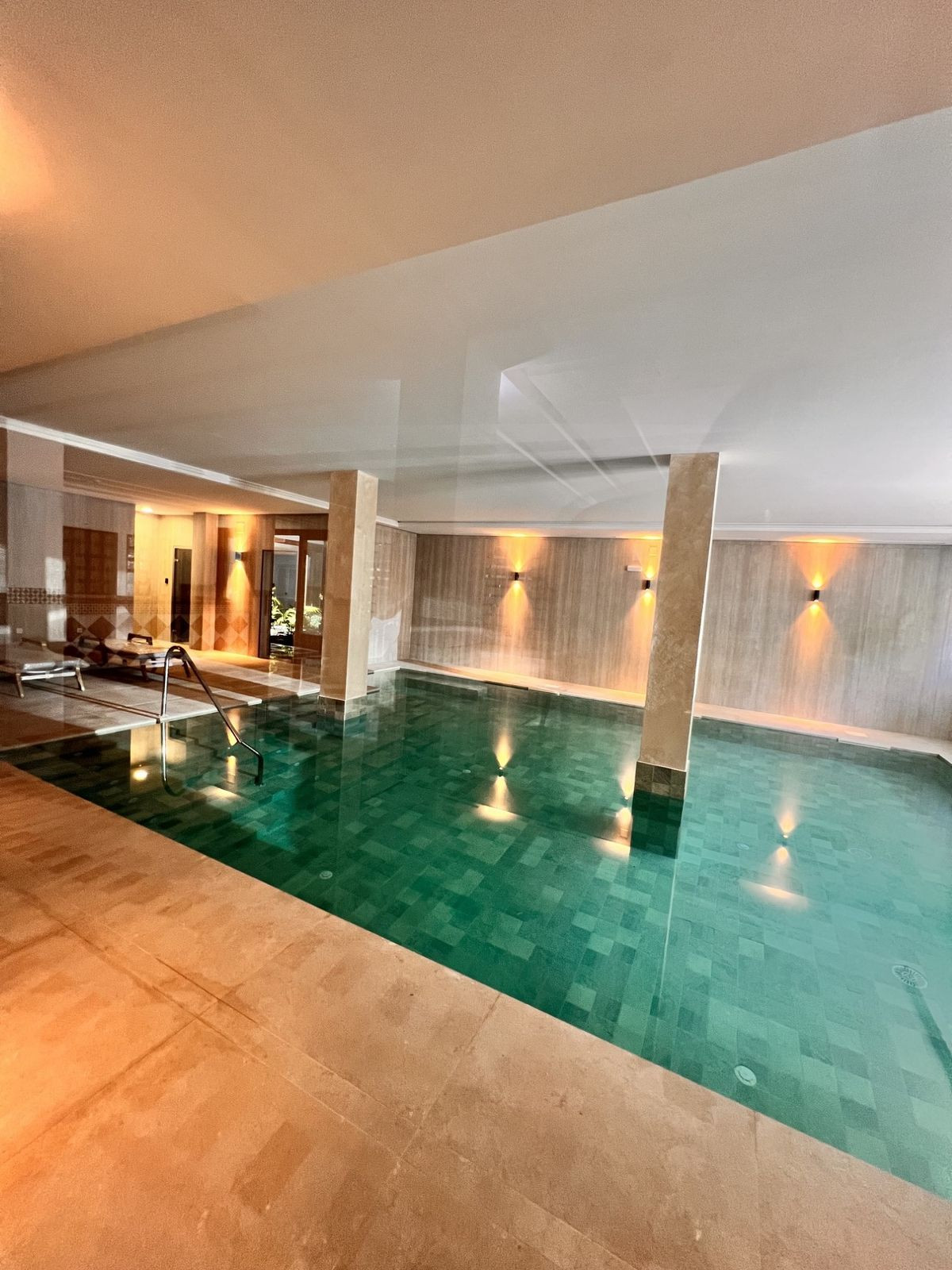 3 Bed Apartment for sale in The Golden Mile Costa Del Sol, Málaga, Spain