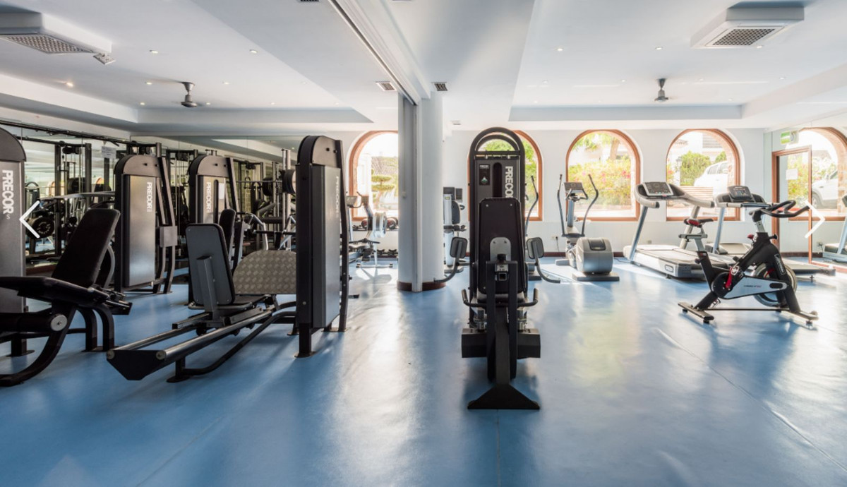 3 Bed Apartment for sale in The Golden Mile Costa Del Sol, Málaga, Spain