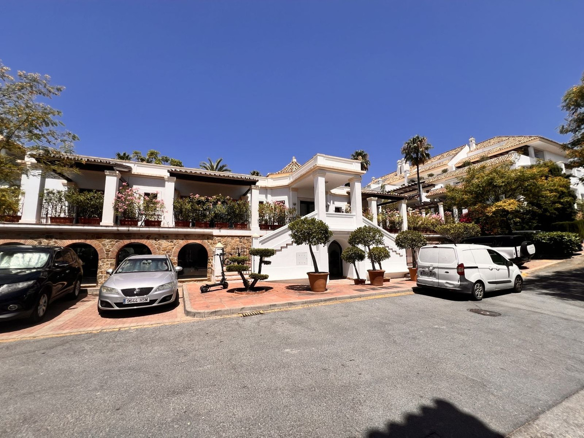 3 Bed Apartment for sale in The Golden Mile Costa Del Sol, Málaga, Spain