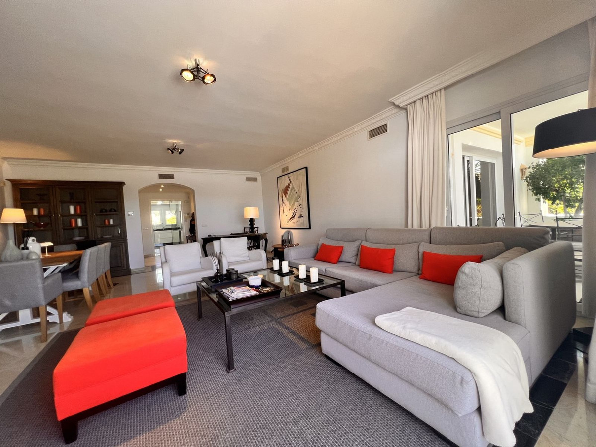 3 Bed Apartment for sale in The Golden Mile Costa Del Sol, Málaga, Spain
