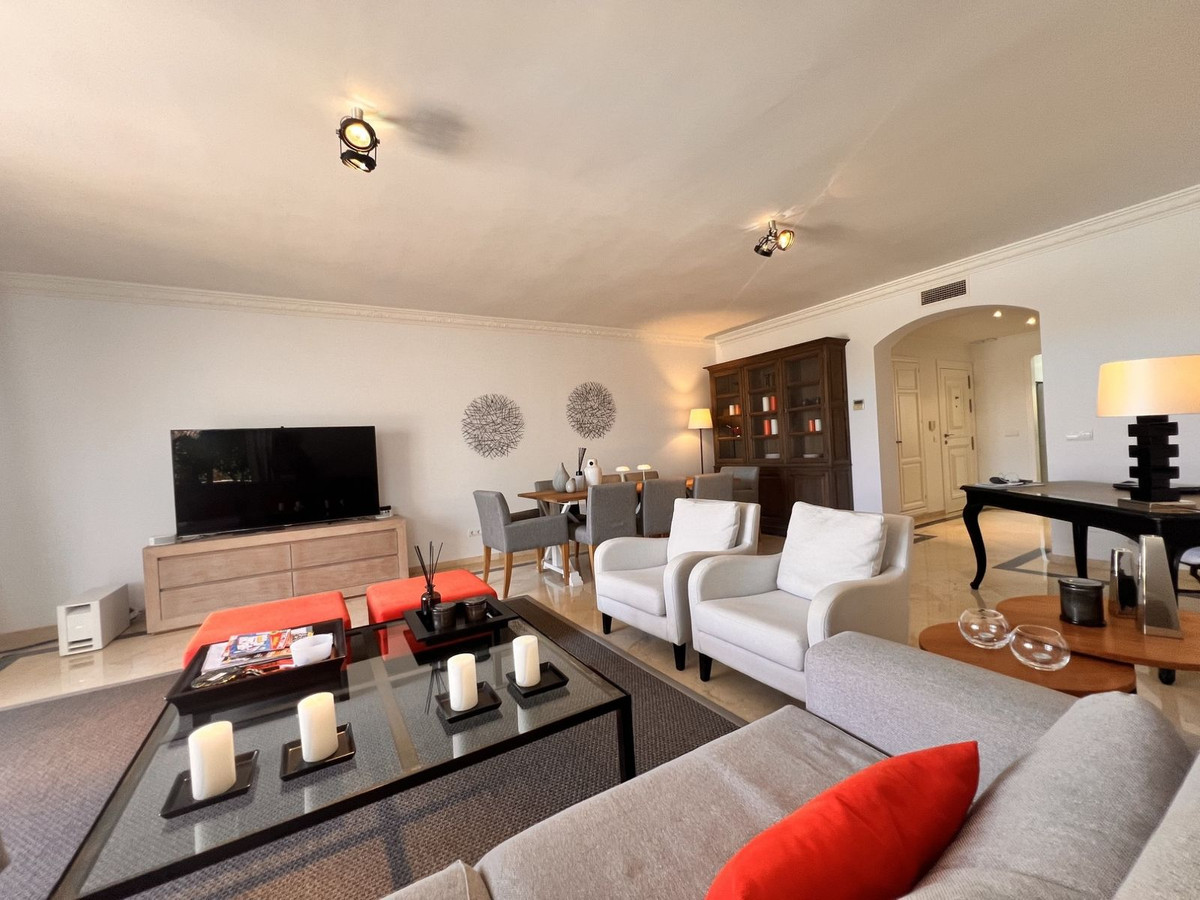 3 Bed Apartment for sale in The Golden Mile Costa Del Sol, Málaga, Spain