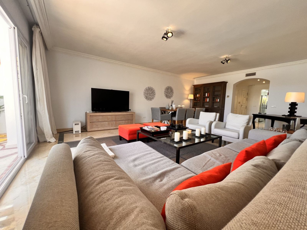3 Bed Apartment for sale in The Golden Mile Costa Del Sol, Málaga, Spain