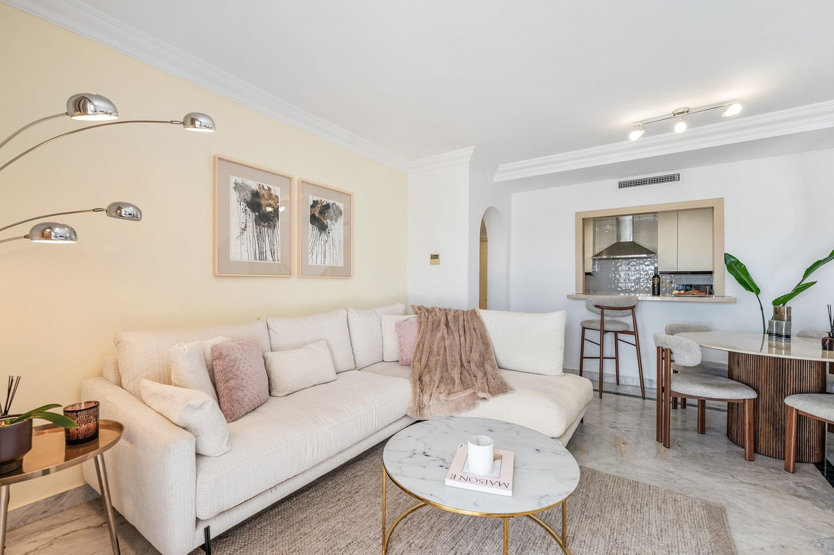 Se vende Apartamento Planta Media de 2 dormitorios en Costa Del Sol, Málaga, España