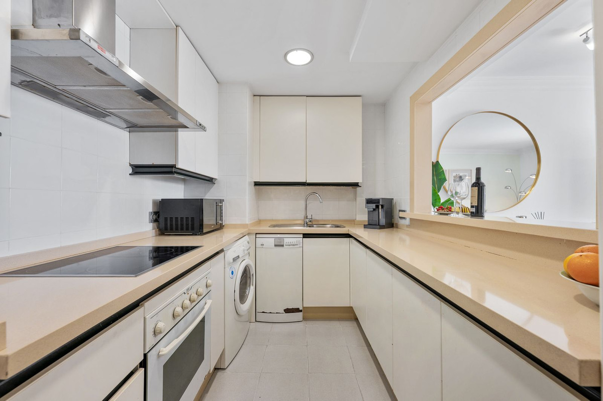 Se vende Apartamento Planta Media de 2 dormitorios en Costa Del Sol, Málaga, España