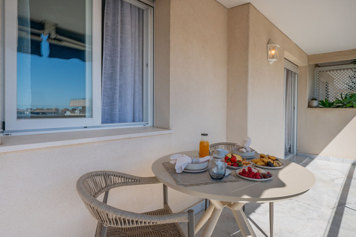 Se vende Apartamento Planta Media de 2 dormitorios en Costa Del Sol, Málaga, España