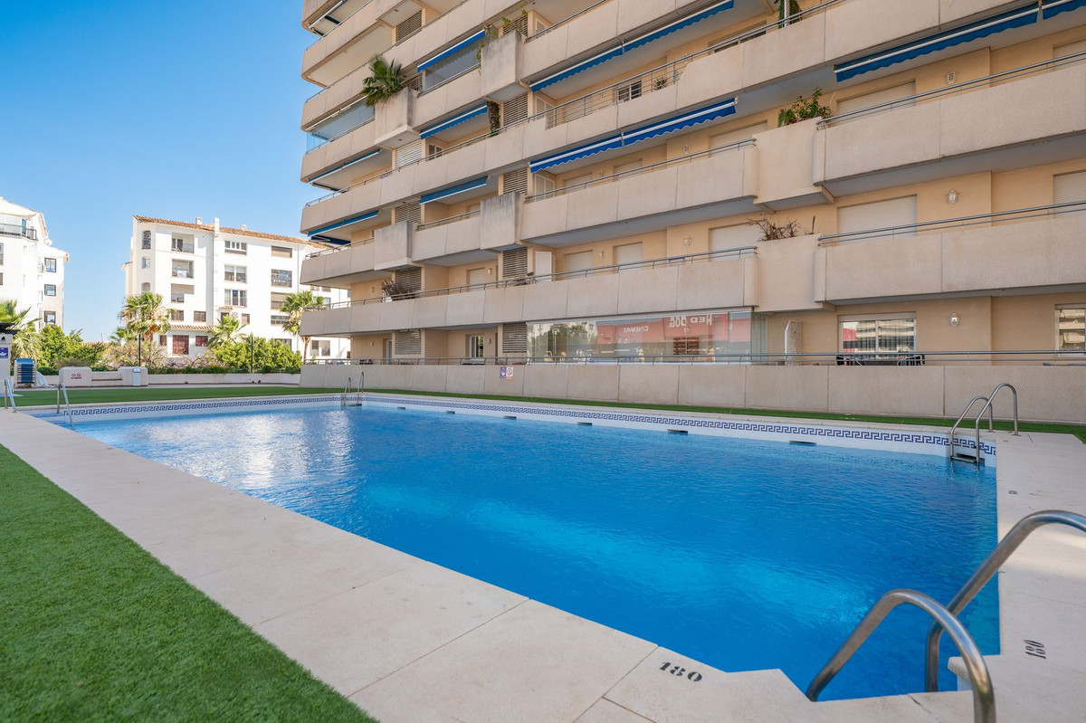 Se vende Apartamento Planta Media de 2 dormitorios en Costa Del Sol, Málaga, España