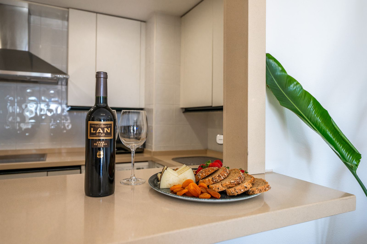 Se vende Apartamento Planta Media de 2 dormitorios en Costa Del Sol, Málaga, España