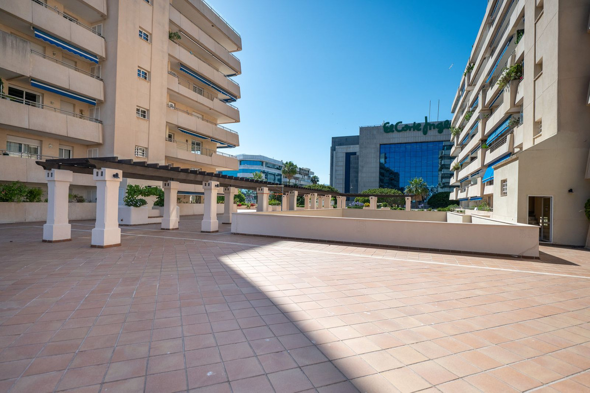 Se vende Apartamento Planta Media de 2 dormitorios en Costa Del Sol, Málaga, España