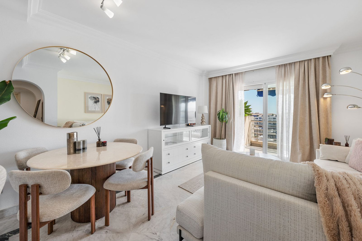 Se vende Apartamento Planta Media de 2 dormitorios en Costa Del Sol, Málaga, España