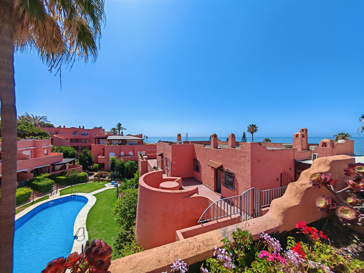 3 Bed Apartment for sale in Marbella Costa Del Sol, Málaga, Spain