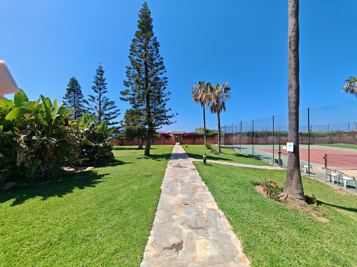 3 Bed Apartment for sale in Marbella Costa Del Sol, Málaga, Spain