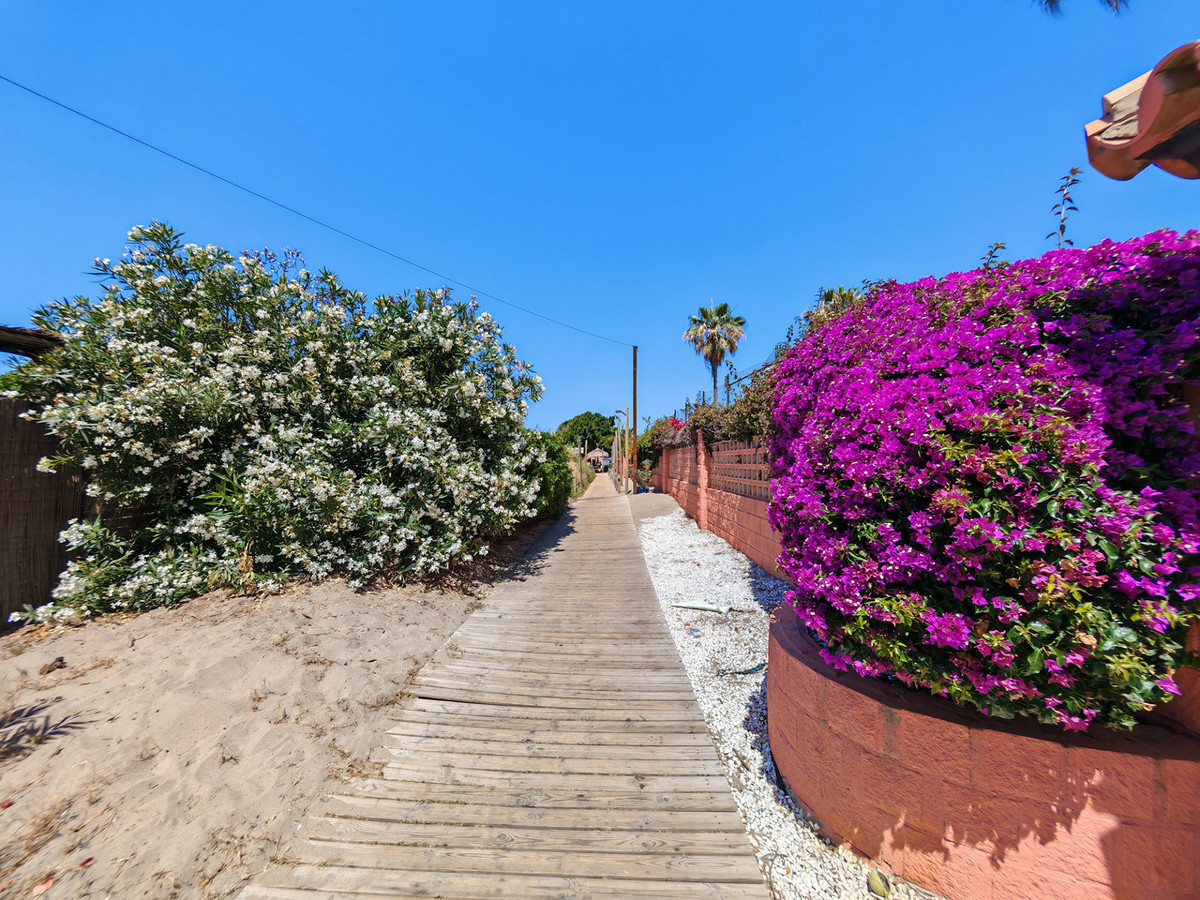3 Bed Apartment for sale in Marbella Costa Del Sol, Málaga, Spain