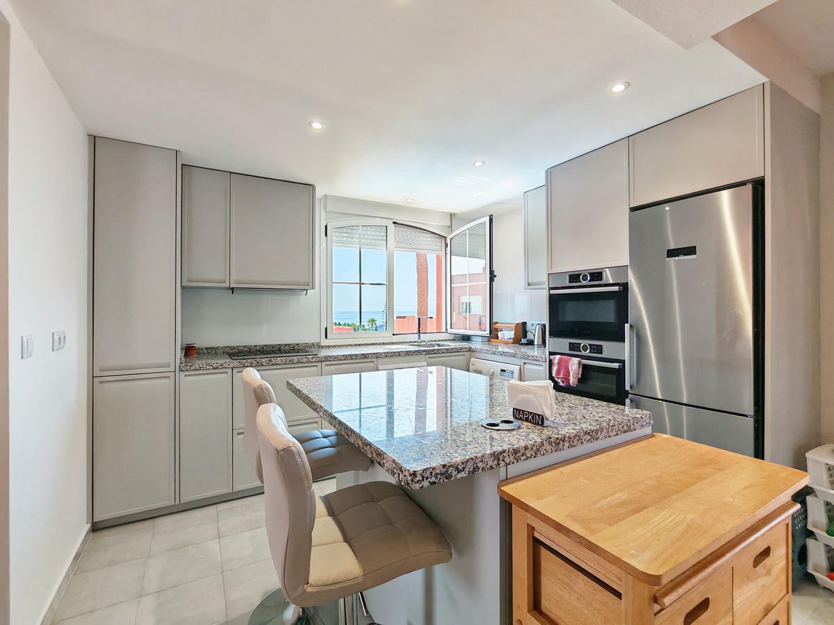 3 Bed Apartment for sale in Marbella Costa Del Sol, Málaga, Spain