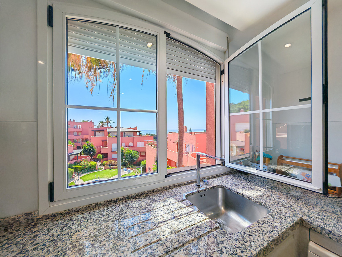3 Bed Apartment for sale in Marbella Costa Del Sol, Málaga, Spain