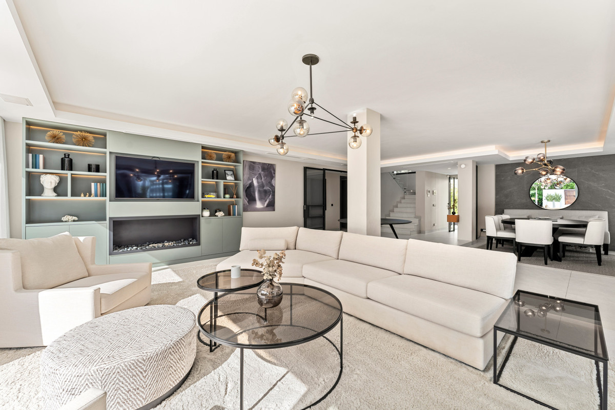4 Bed Townhouse for sale in Las Brisas Costa Del Sol, Málaga, Spain