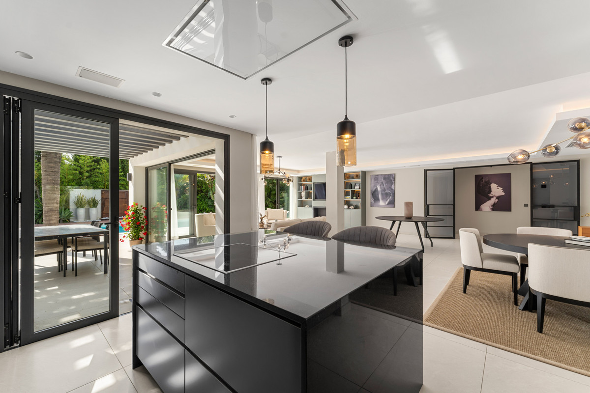 4 Bed Townhouse for sale in Las Brisas Costa Del Sol, Málaga, Spain