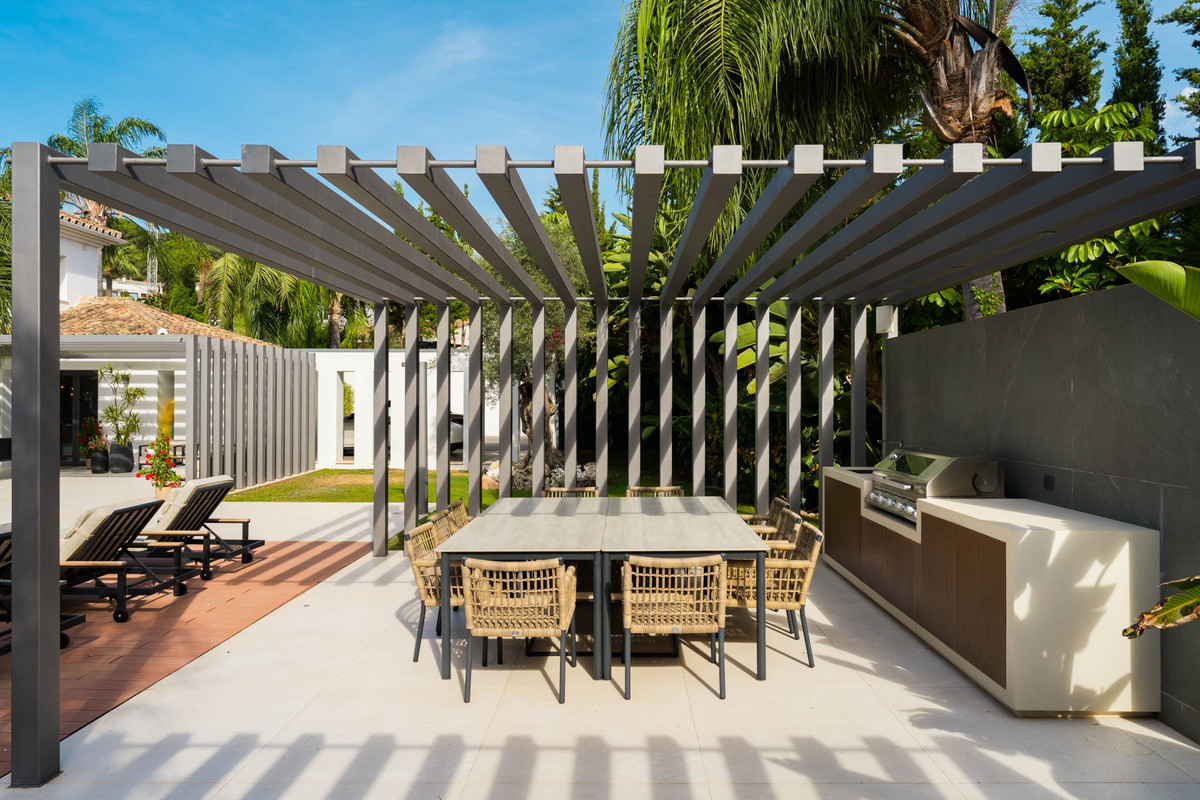4 Bed Townhouse for sale in Las Brisas Costa Del Sol, Málaga, Spain