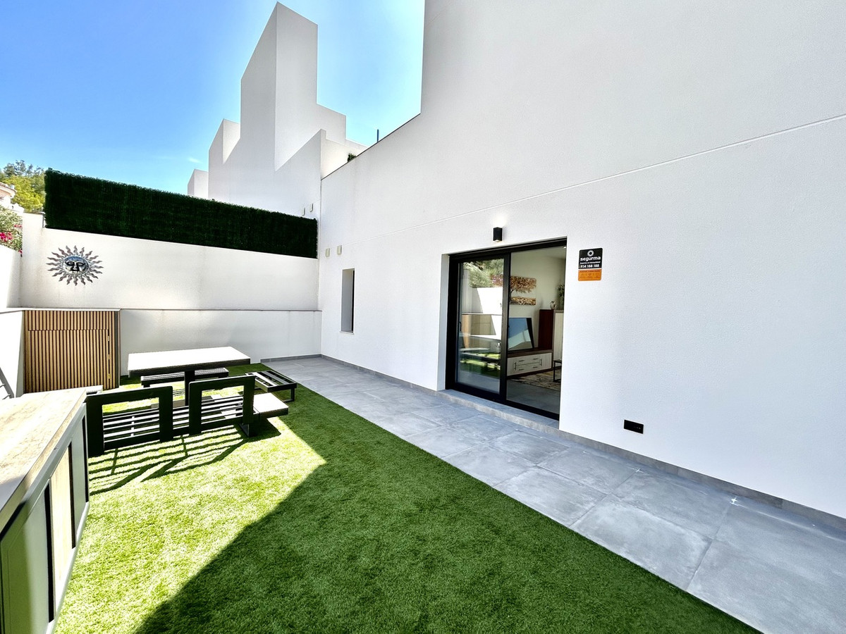 2 Bed Townhouse for sale in Villamartin Costa Blanca, Alicante, Spain