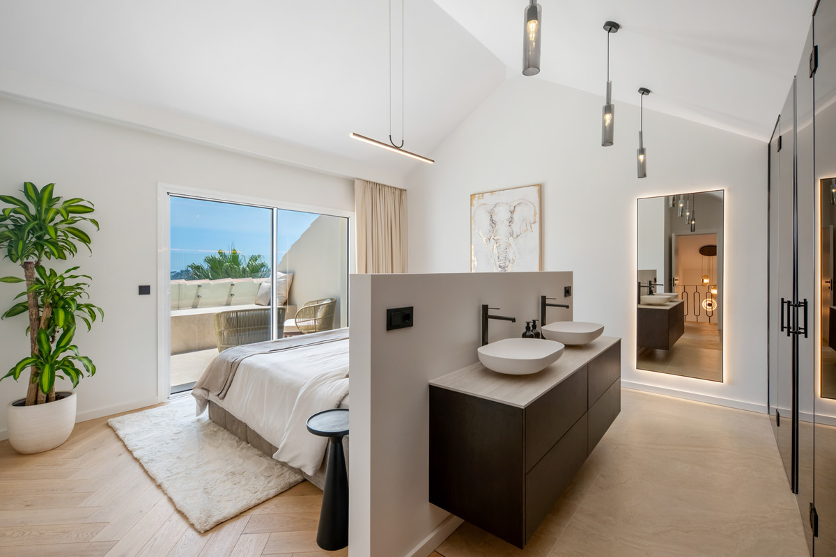 3 Bed Apartment for sale in Nueva Andalucía Costa Del Sol, Málaga, Spain