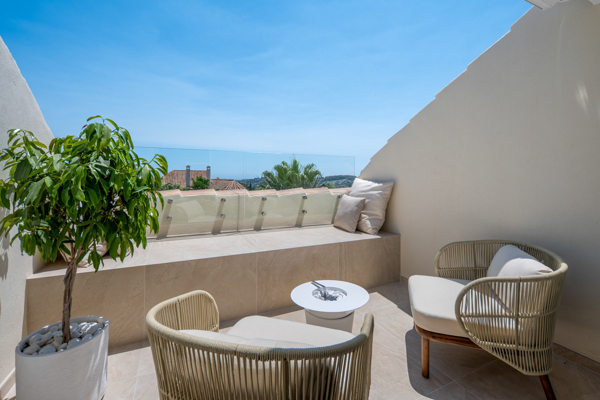 3 Bed Apartment for sale in Nueva Andalucía Costa Del Sol, Málaga, Spain