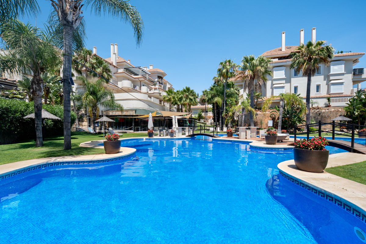 3 Bed Apartment for sale in Nueva Andalucía Costa Del Sol, Málaga, Spain