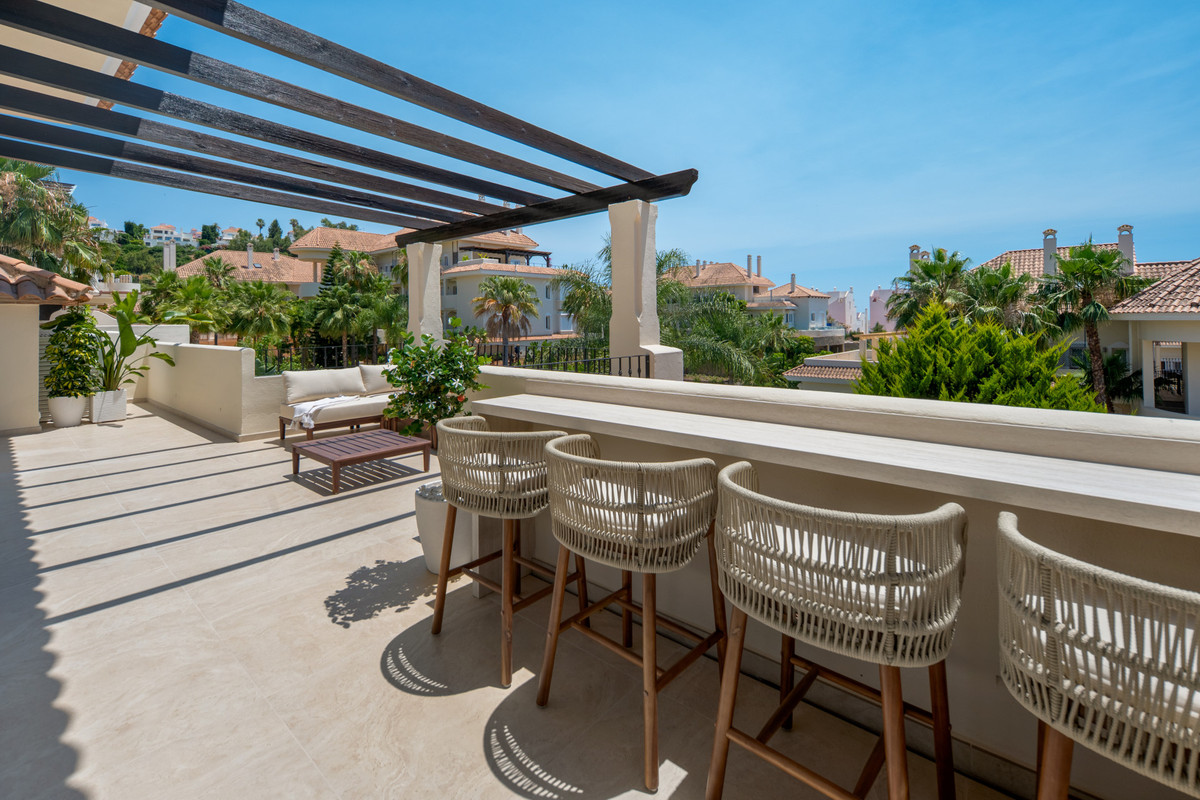 3 Bed Apartment for sale in Nueva Andalucía Costa Del Sol, Málaga, Spain